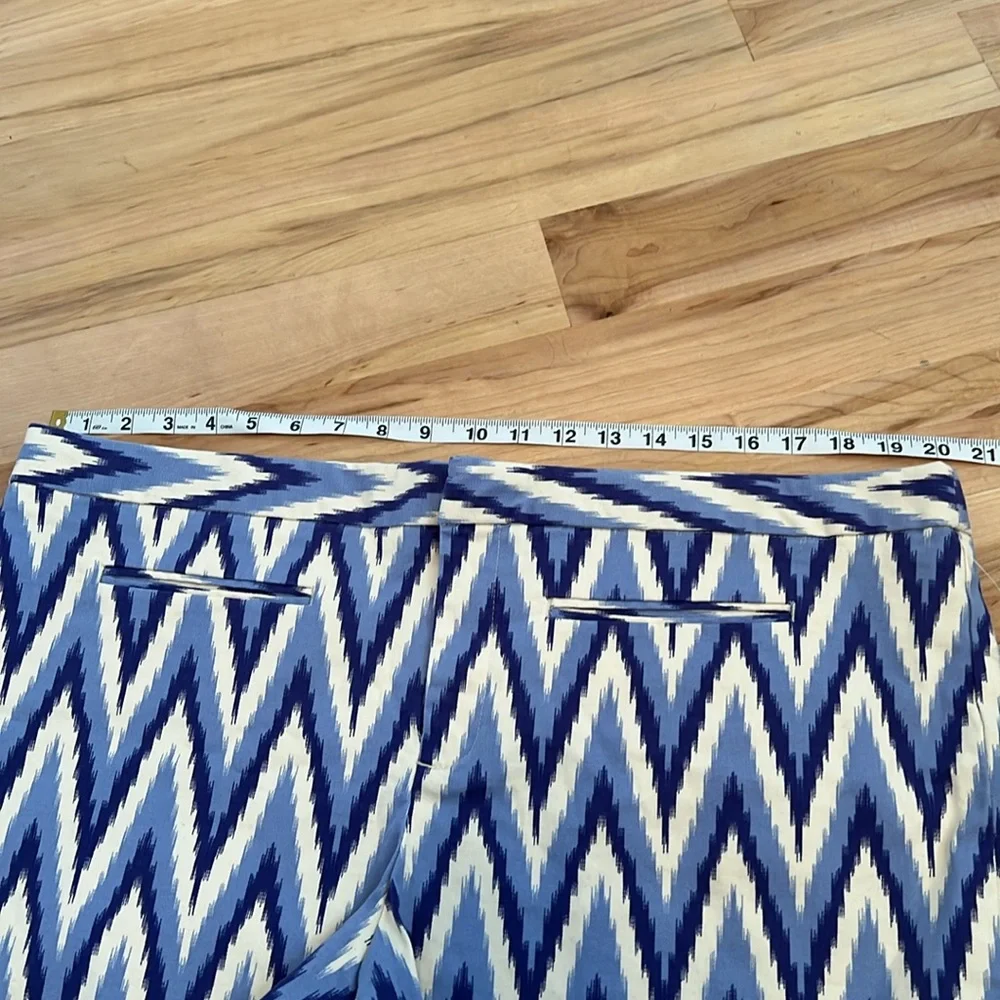 GAP Blue and White Aztec Print 4” Shorts - NWT